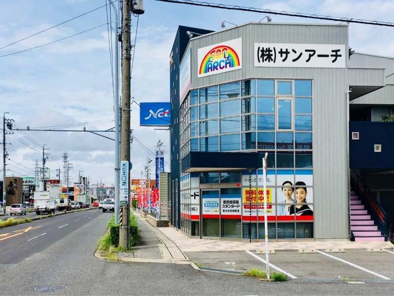 東刈谷駅850ｍ徒歩10分。明るい事務所です