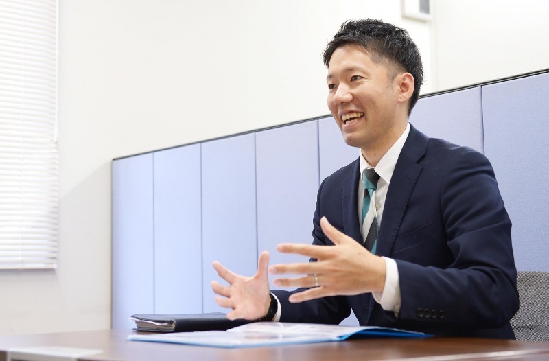 総務、人事部の経験者が担当いたします。