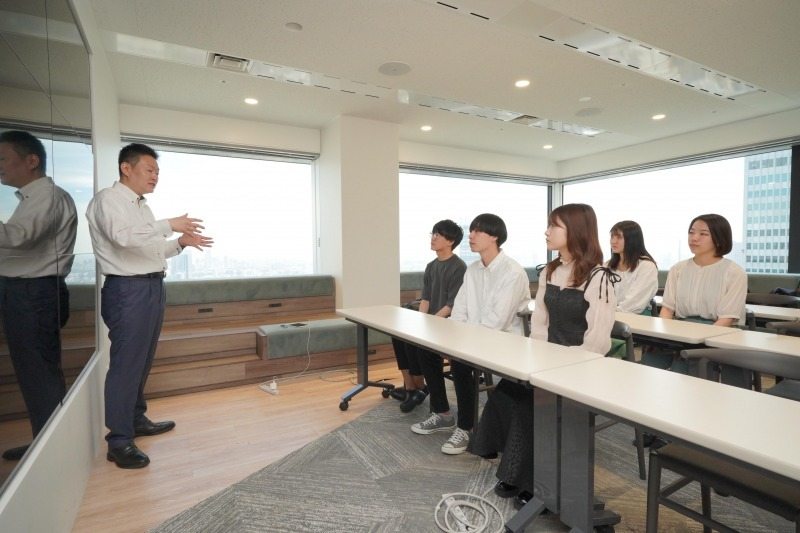 弊社代表による社内研修の様子です!